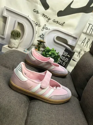 Adidas Samba गुलाबी और सफेद लाइफस्टाइल स्नीकर 9