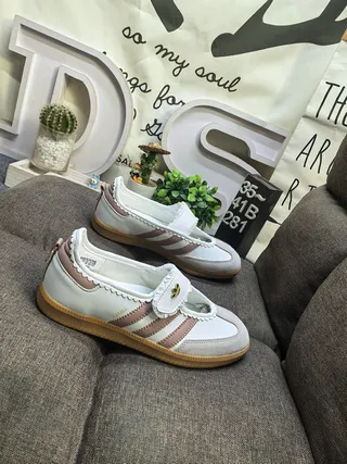 Adidas Samba Chaussures Mary Jane blanches roses sans lacets avec ourlet scalloped 9