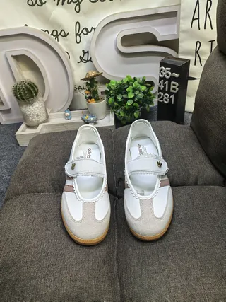 Adidas Samba Chaussures Mary Jane blanches roses sans lacets avec ourlet scalloped 10