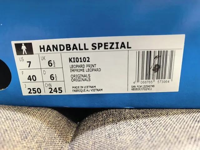 Adidas Spezial Zapatillas Lifestyle Marrón y Crema con estampado de vaca 2