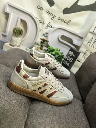 Adidas Spezial Zapatillas Lifestyle Marrón y Crema con estampado de vaca 9