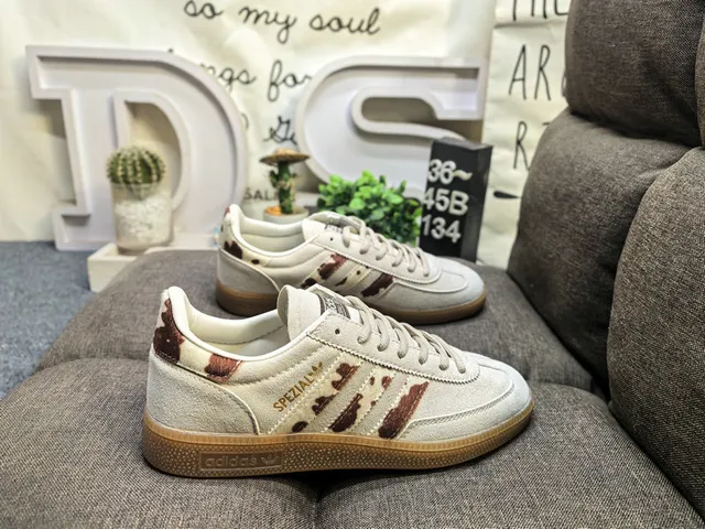 Adidas Spezial Zapatillas Lifestyle Marrón y Crema con estampado de vaca 11