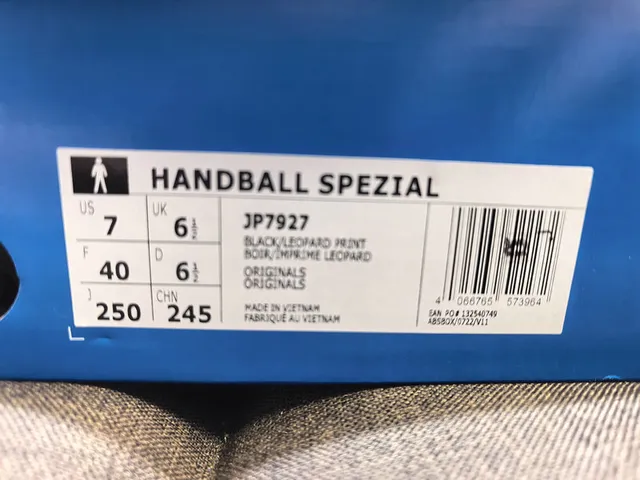 Adidas Spezial Zapatillas Lifestyle Marrón y Crema con estampado de vaca 12