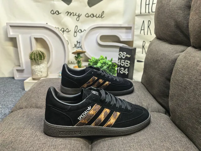 Adidas Spezial Zapatillas Lifestyle Marrón y Crema con estampado de vaca 21