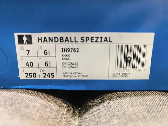 Adidas Spezial Zapatillas Lifestyle Marrón y Crema con estampado de vaca 22