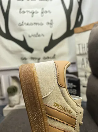 Adidas Spezial Zapatillas Lifestyle Marrón y Crema con estampado de vaca 23