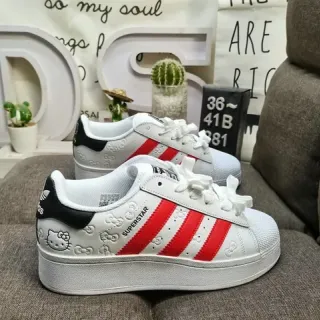 Adidas Superstar सफेद लाल काला जीवनशैली स्नीकर