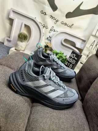 Adidas TERREX Gris Blanc Silhouette GORE-TEX Imperméable Supérieur Chaussures de course 9