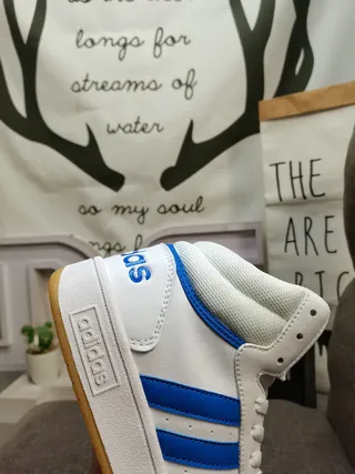 Adidas 白黑高帮皮革鞋面生活方式休闲鞋 3