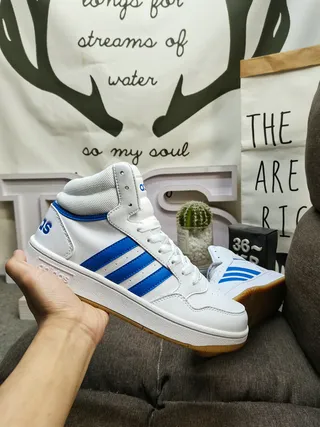 Adidas 白黑高帮皮革鞋面生活方式休闲鞋 5