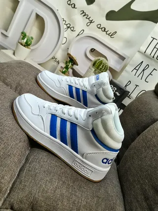 Adidas 白黑高帮皮革鞋面生活方式休闲鞋 7