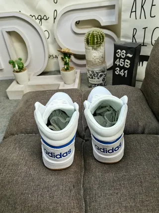 Adidas 白黑高帮皮革鞋面生活方式休闲鞋 8