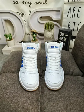 Adidas 白黑高帮皮革鞋面生活方式休闲鞋 10