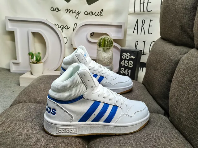Adidas 白黑高帮皮革鞋面生活方式休闲鞋 11