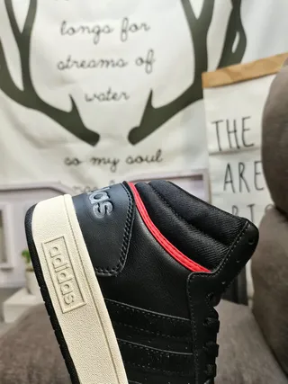 Adidas 白黑高帮皮革鞋面生活方式休闲鞋 13