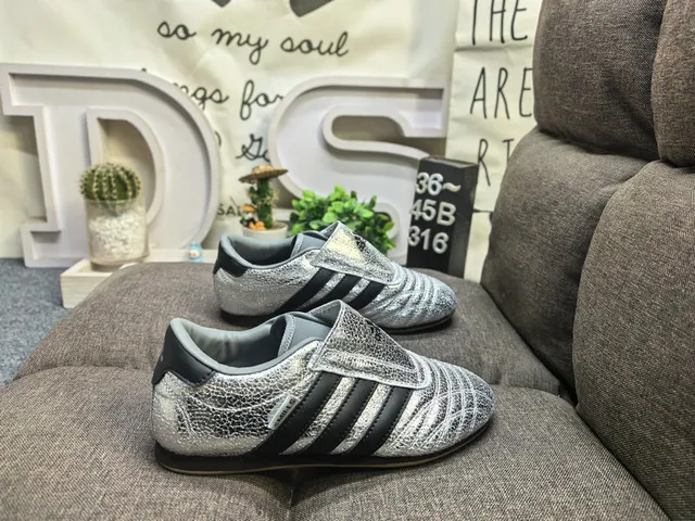 Adidas White Black Leather Upper Three-Stripe Side Panel Lifestyle Sneakers 21