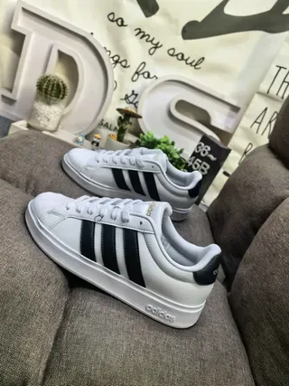 Adidas White Black Low-Top Leather-Like Upper Lifestyle Sneakers 7
