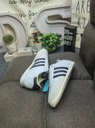 Adidas White Black Low-Top Perforated Toe Lifestyle Sneakers 6