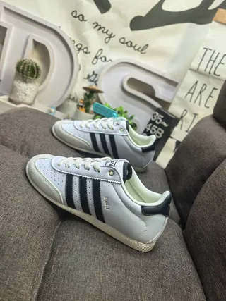 Adidas White Black Low-Top Perforated Toe Lifestyle Sneakers 7