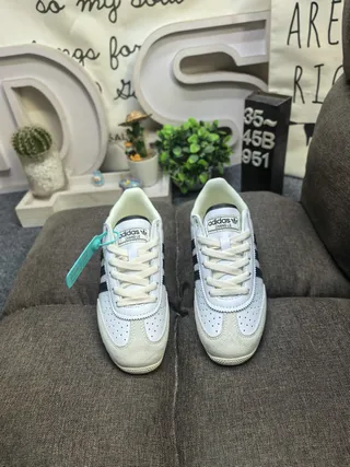 Adidas White Black Low-Top Perforated Toe Lifestyle Sneakers 10