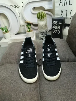 Adidas White Blue Low-Top Leather Upper Lifestyle Sneakers 20