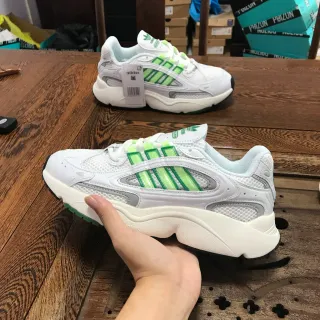 Adidas सफेद हरी चंक मिडसोल मेश और सिंथेटिक ओवरले कंस्ट्रक्शन लाइफस्टाइल स्नीकर