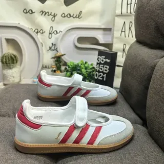 Adidas सफेद लाल बिना लेस वेल्क्रो पट्टी तीन पट्टी साइड पैनल लाइफस्टाइल स्नीकर
