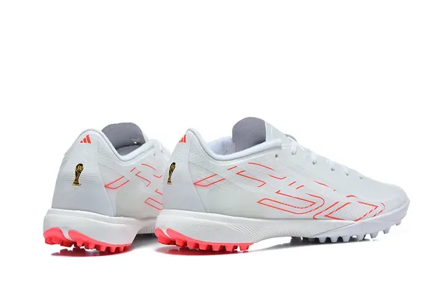 Adidas Chaussures de football turf blanc rouge profil bas upper synthétique crampons coniques 5