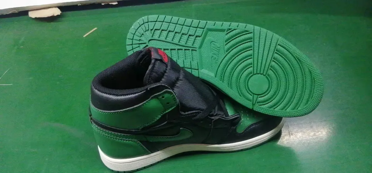 Air Jordan 1 Chaussures de Basket Noir Vert 4