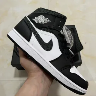 Air Jordan 1 Black White High-Top Textured Overlays Basketball Shoes