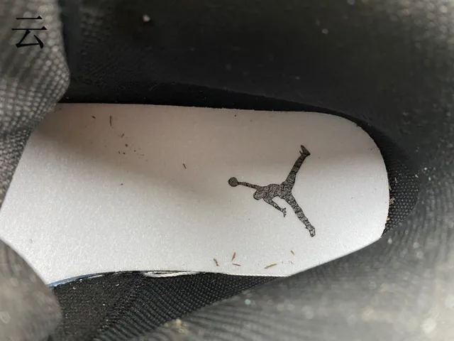 Air Jordan 1 High White Black Basketball Shoes 4