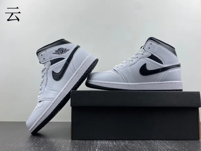 Air Jordan 1 High White Black Basketball Shoes 9