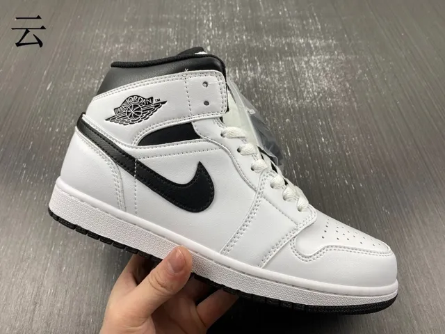 Air Jordan 1 High White Black Basketball Shoes 13