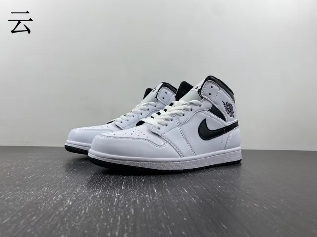 Air Jordan 1 High White Black Basketball Shoes 17