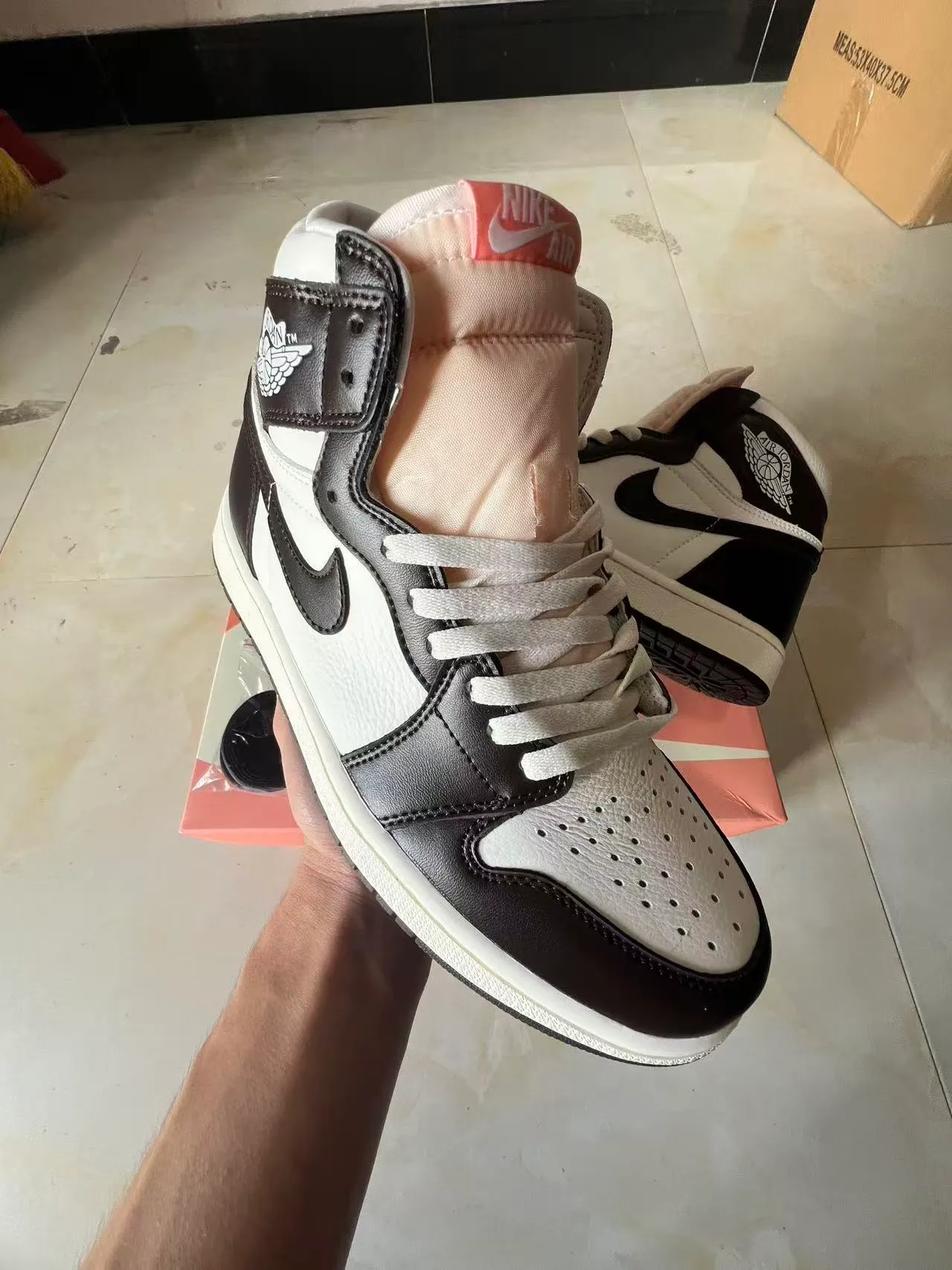 Air Jordan 1 High White Black Basketball Shoes 2