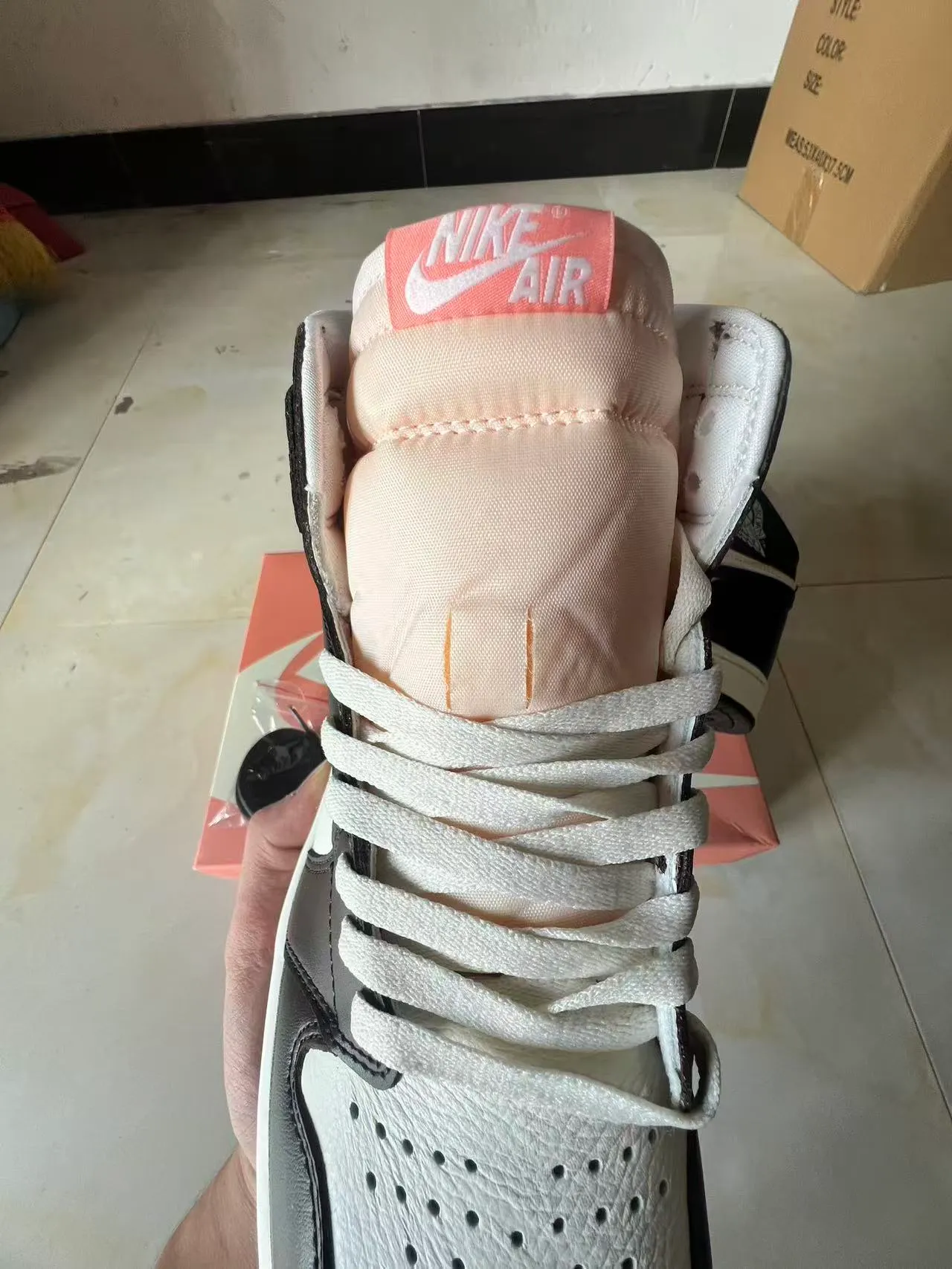 Air Jordan 1 High White Black Basketball Shoes 4