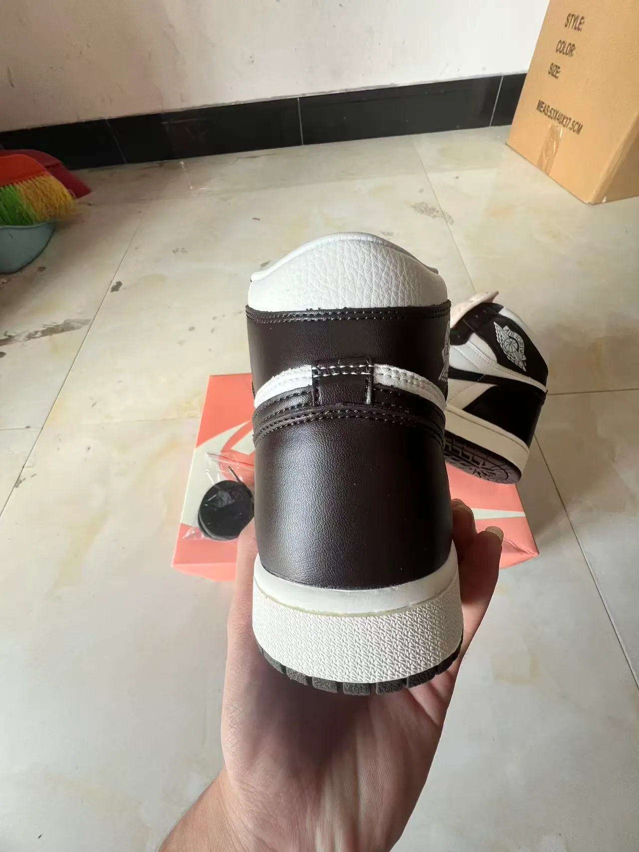 Air Jordan 1 High White Black Basketball Shoes 8