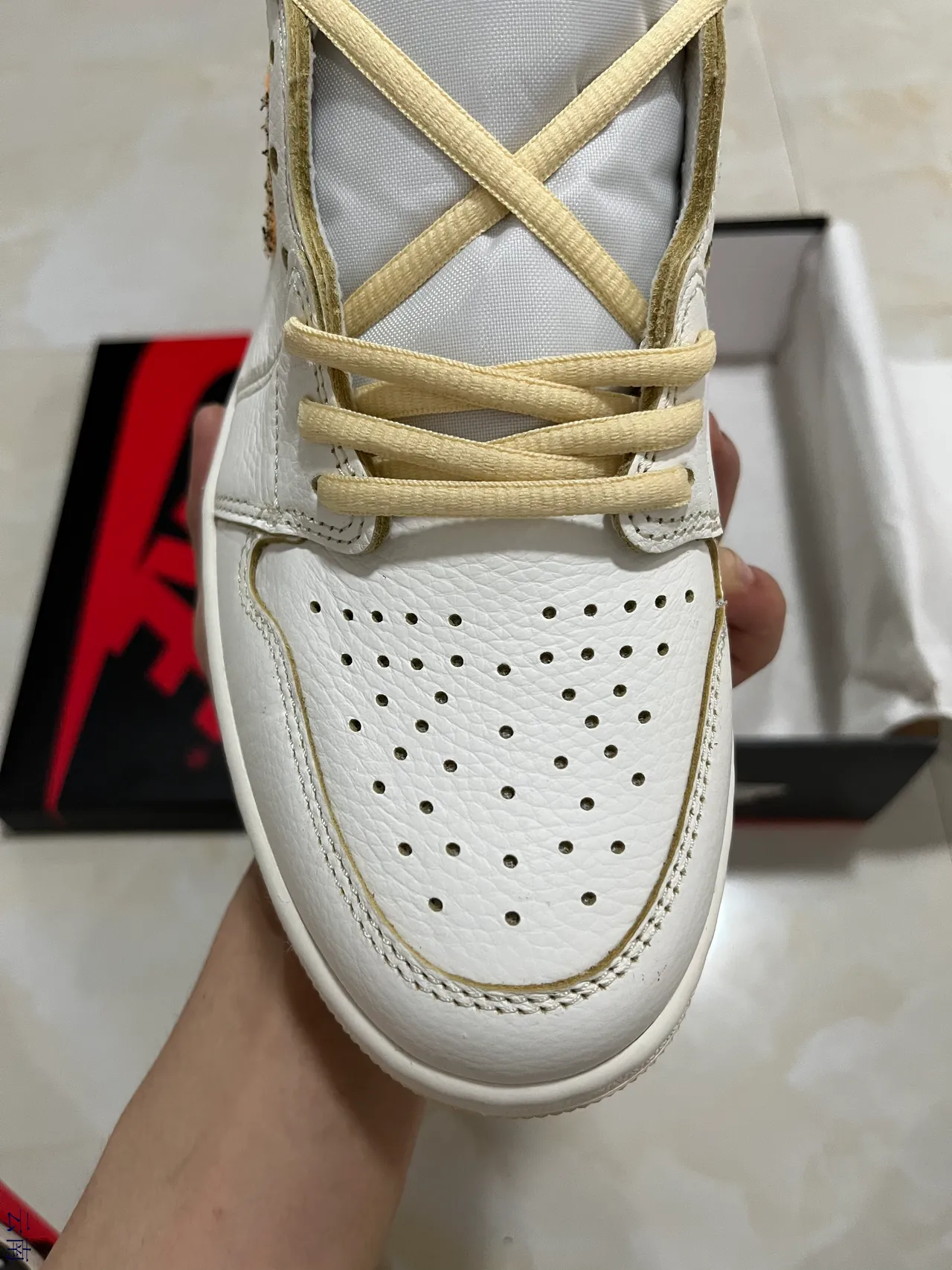 Air Jordan 1 White Gold High-Top Leather Basketball Shoes 2