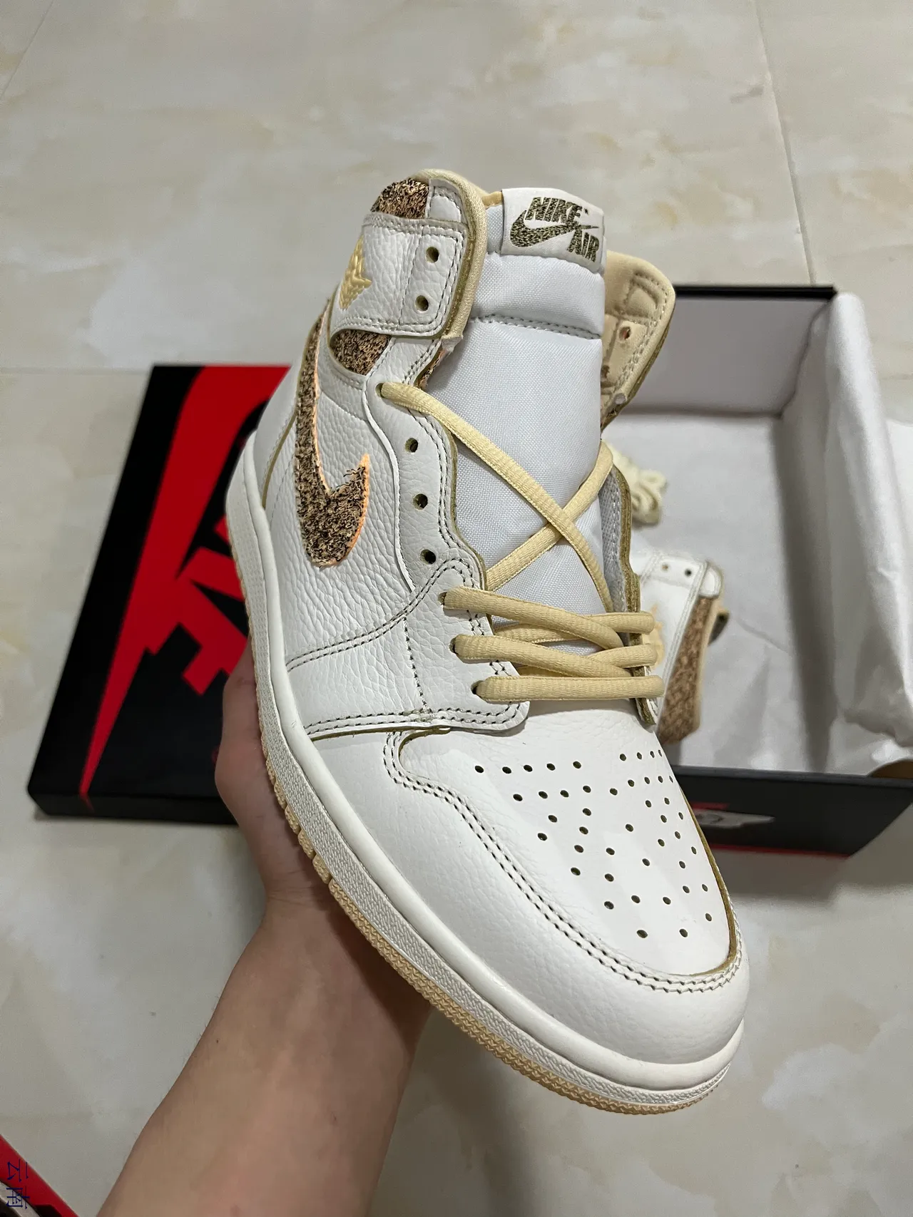 Air Jordan 1 White Gold High-Top Leather Basketball Shoes 3