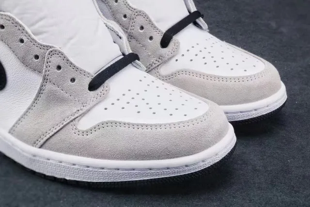 Air Jordan 1 White Gray High-Top Leather-Suede Hybrid Basketball Shoes 4