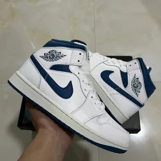 Air Jordan 1 白海军篮球鞋