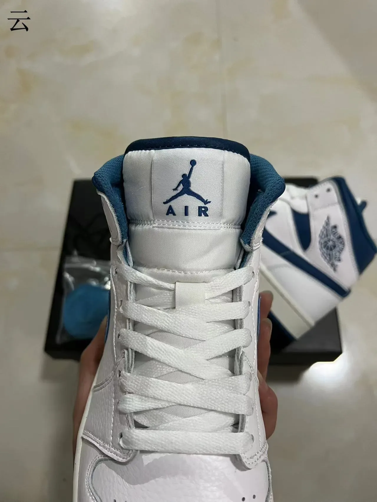 Air Jordan 1 Blanc Navy Chaussures de Basket 4