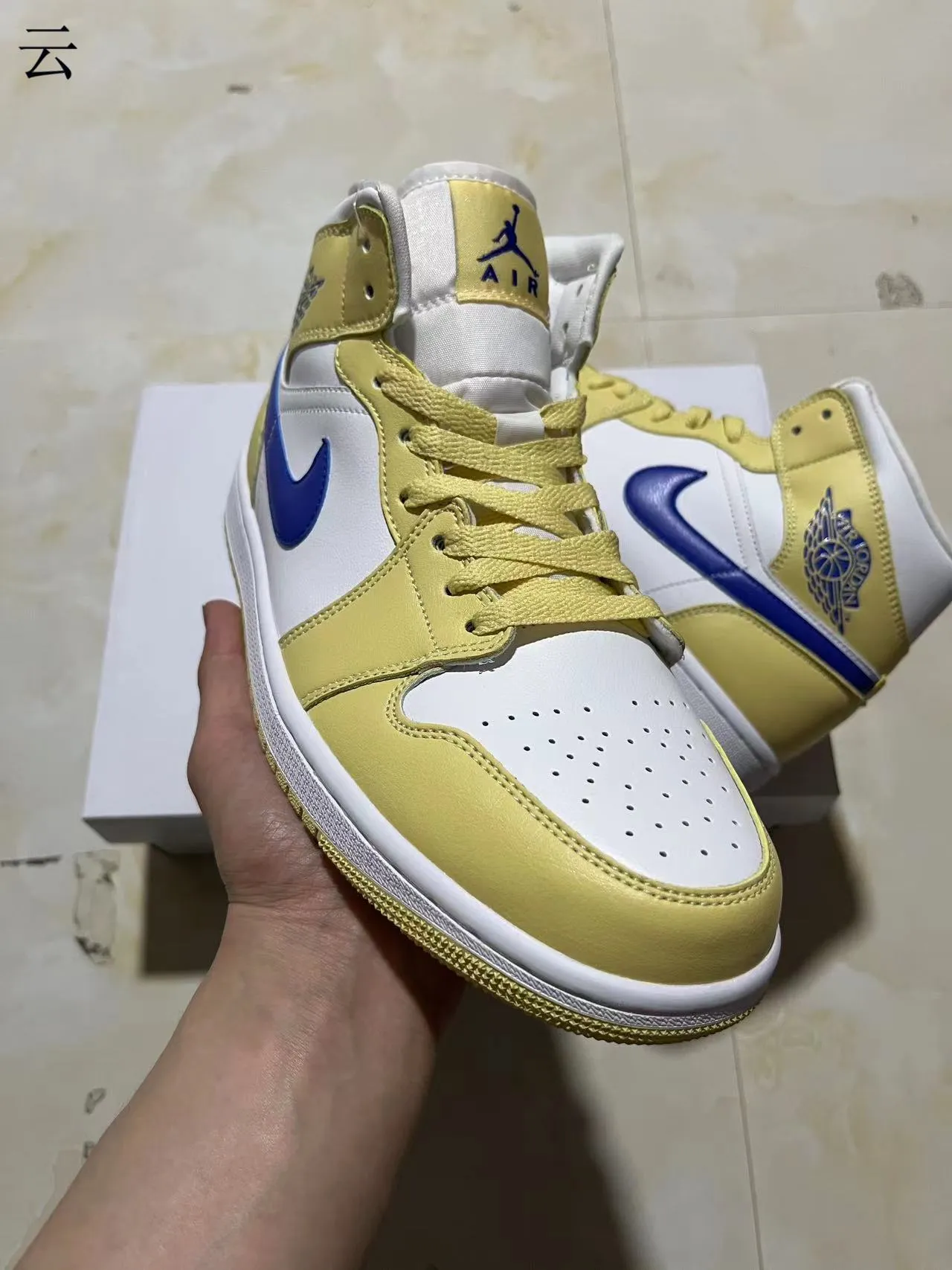 Chaussures de basketball Air Jordan 1 jaune blanc bleu 2