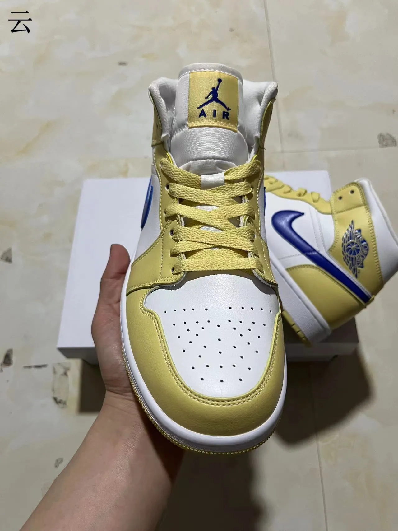 Chaussures de basketball Air Jordan 1 jaune blanc bleu 3