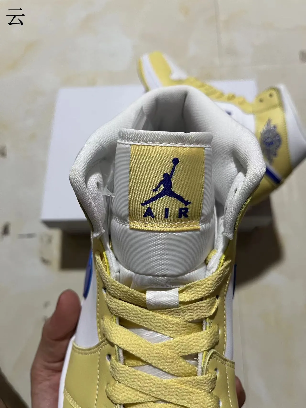 Chaussures de basketball Air Jordan 1 jaune blanc bleu 4