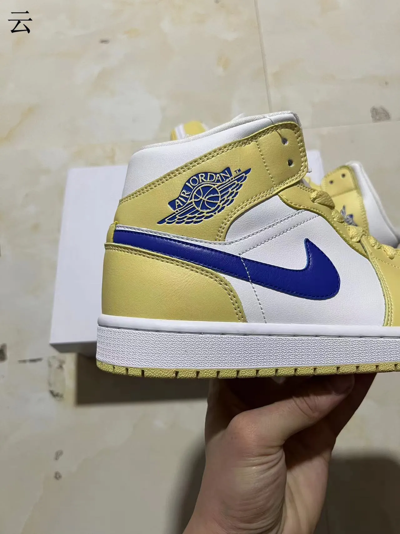 Chaussures de basketball Air Jordan 1 jaune blanc bleu 7