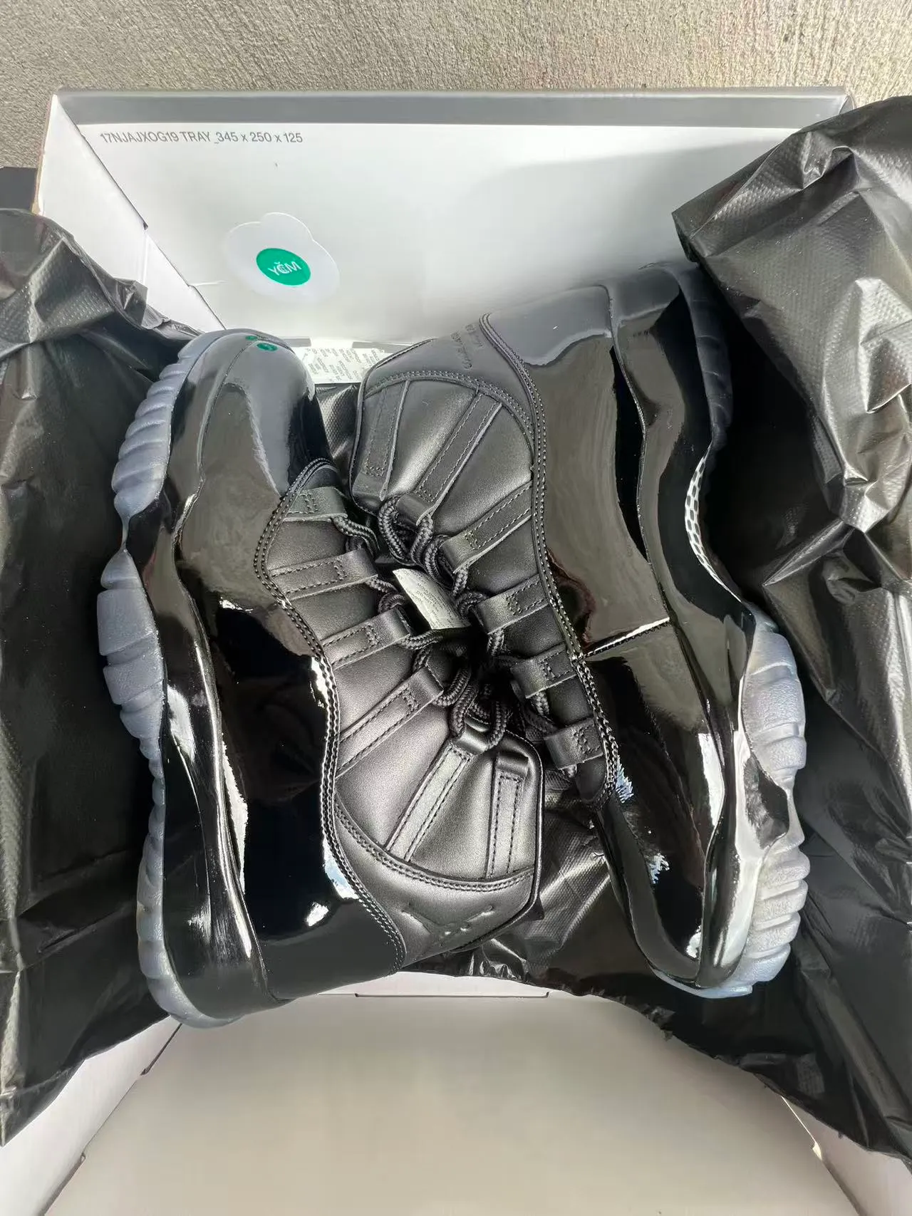 Air Jordan 11 Black Patent Leather Basketball Shoes 9
