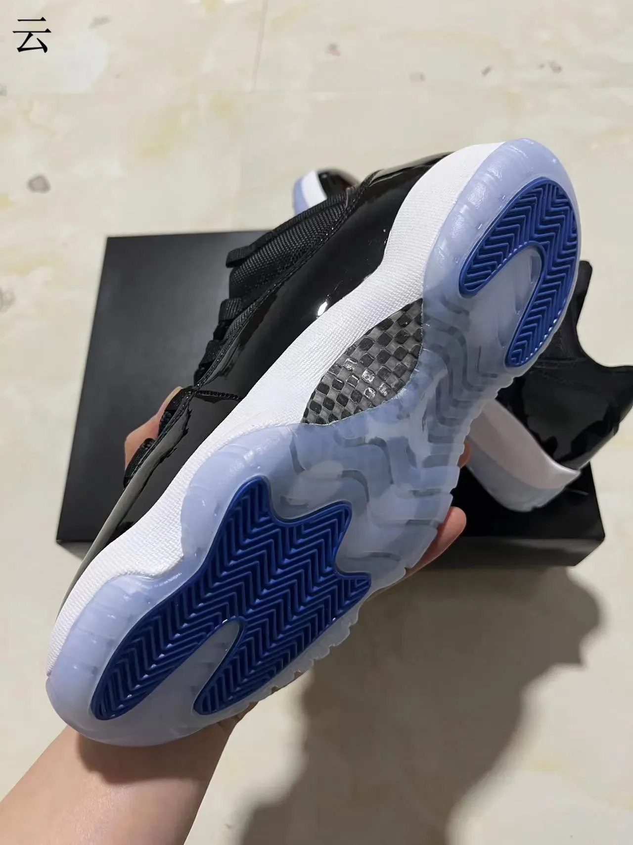 Air Jordan 11 Noir Blanc Icy Blue Chaussures de Basketball 8