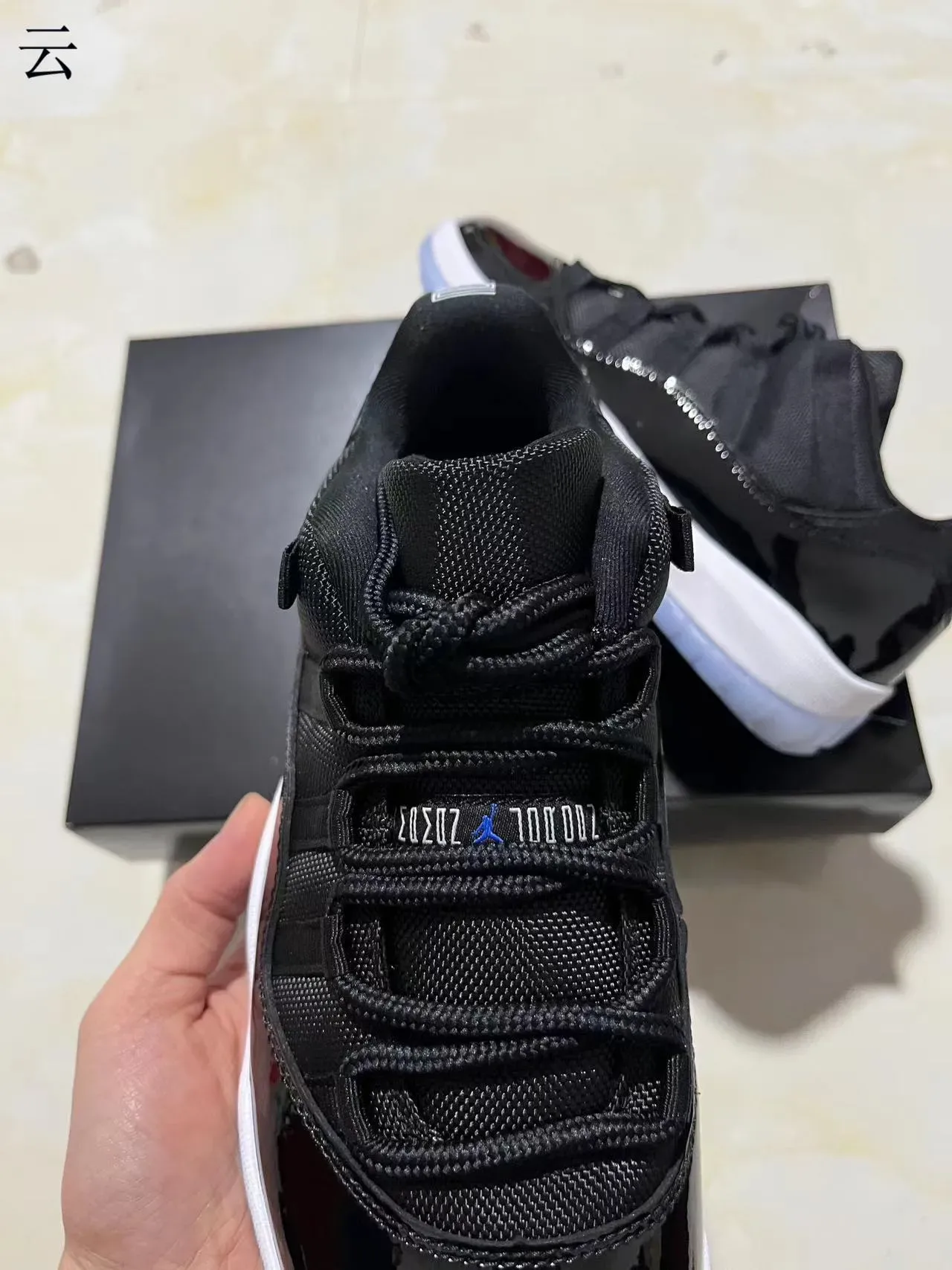 Air Jordan 11 Noir Blanc Icy Blue Chaussures de Basketball 10