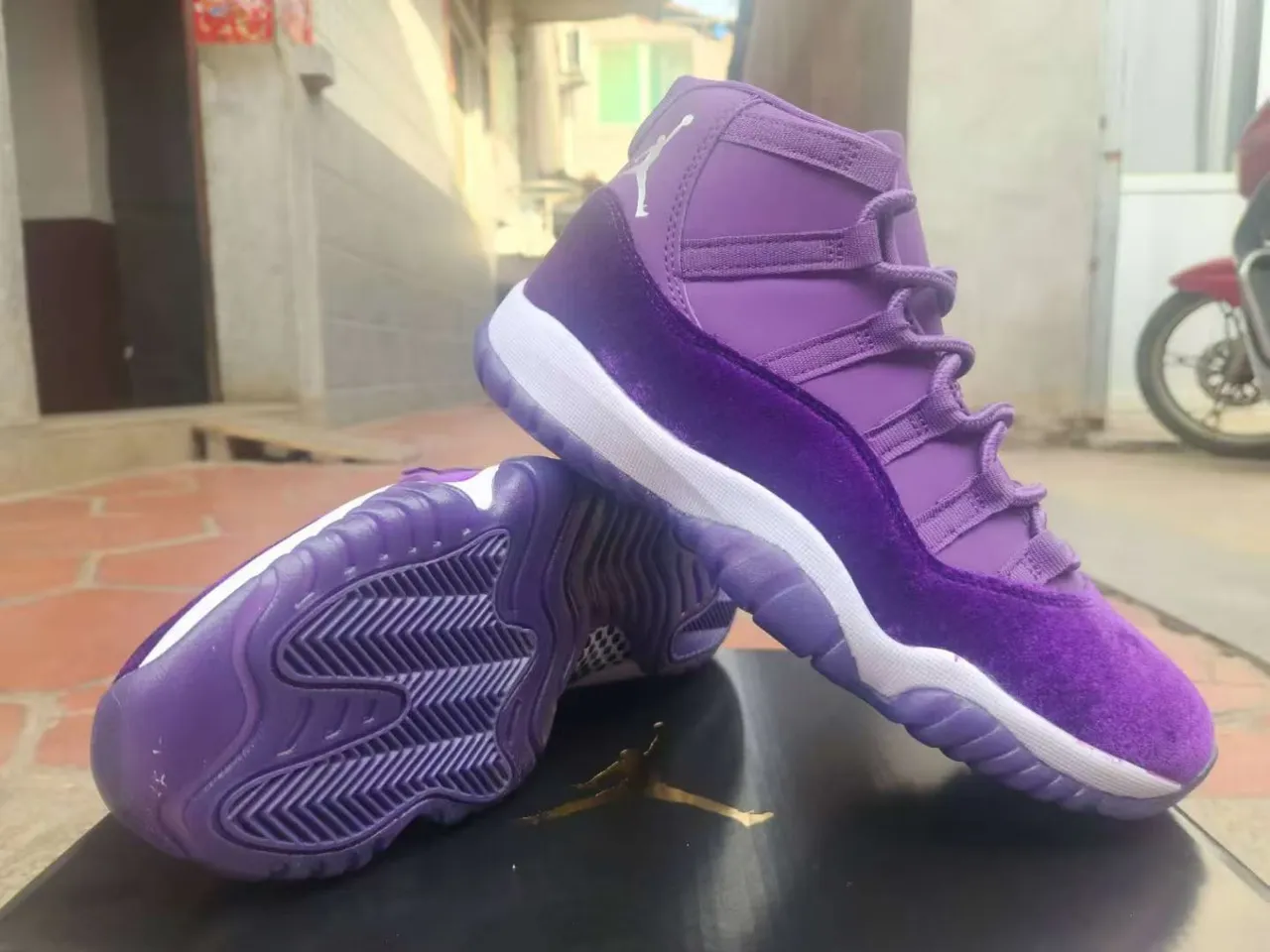 Air Jordan 11 Purple Velvet High-Top Basketball Shoes 2
